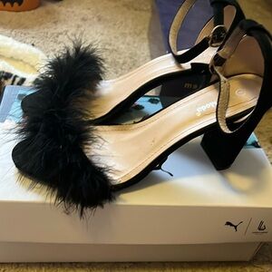 Black sandal heels with fur